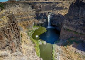 Top 10 Best Waterfalls of the USA & When To Visit Them